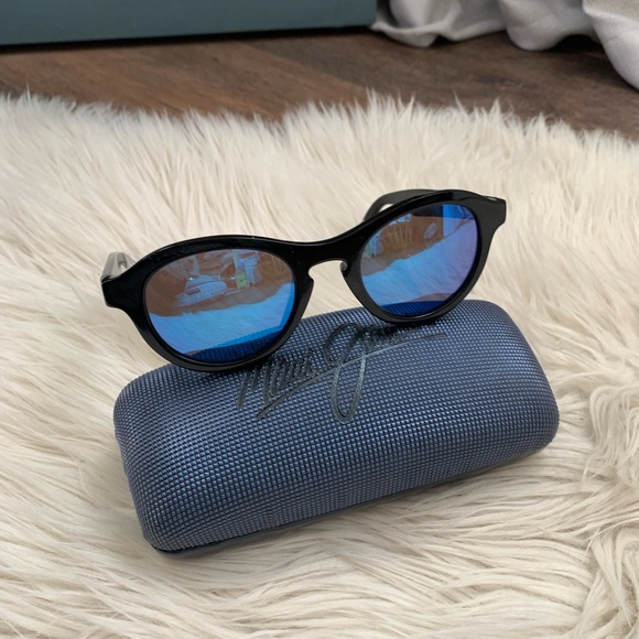 Maui Jim Black Polarized Sunglasses With Reflective Blue Lenses - Picture 3 of 16